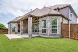 7124 Playa Imperial Ln, Grand Prairie, TX 75054 - Photo 3