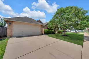 513 Crescent Creek Ln, Fort Worth, TX 76140 - Photo 3