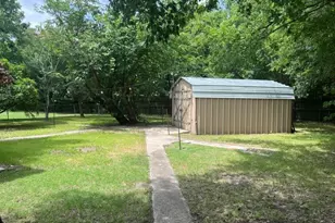 1211 Belmont St, Gainesville, TX 76240 - Photo 3