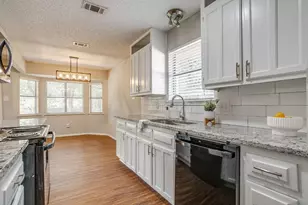 7612 Ripple Creek Ct, Fort Worth, TX 76120 - Photo 17