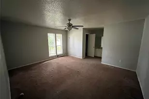 934 Live Oak Dr, DeSoto, TX 75115 - Photo 3
