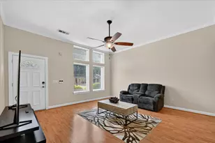 815 Earhart Ave, Grand Prairie, TX 75051 - Photo 9