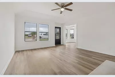 1905 Lakeview Drive, Grand Prairie, TX 75051 - Photo 3