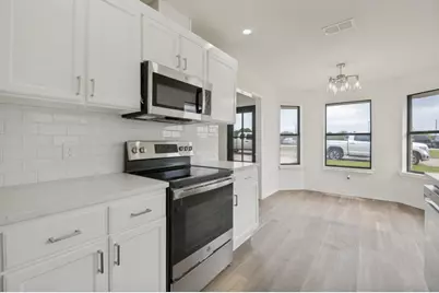 1905 Lakeview Drive, Grand Prairie, TX 75051 - Photo 7