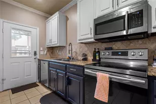 172 High School Dr, Lewisville, TX 75057 - Photo 11