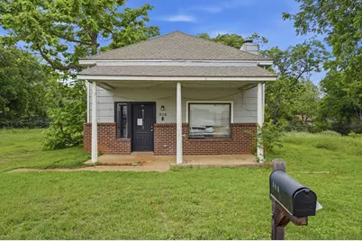 508 W Willingham Street, Cleburne, TX 76033 - Photo 1