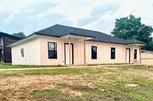 1235 E Houston Street NE, Paris, TX 75460 - Photo 1