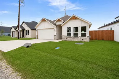 5847 Black Pine Circle, Granbury, TX 76048 - Photo 3