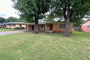 1025 Warden St, Benbrook, TX 76126 - Photo 3