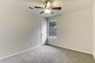 625 Hollyberry Dr, Mansfield, TX 76063 - Photo 17