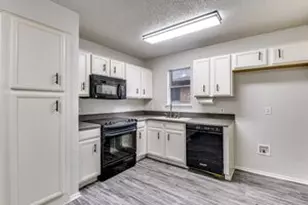 625 Hollyberry Dr, Mansfield, TX 76063 - Photo 11