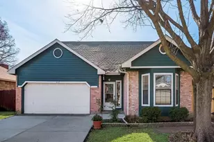 812 Melville Dr, Arlington, TX 76015 - Photo 1