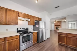 812 Melville Dr, Arlington, TX 76015 - Photo 5