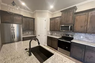 3022 Promenade Dr, Granbury, TX 76049 - Photo 3