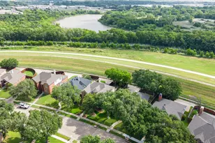 232 Touchdown Dr, Irving, TX 75063 - Photo 29