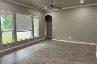 612 Sovereign Dr, Granbury, TX 76049 - Photo 3