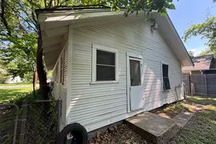 327 Egan St, Denton, TX 76201 - Photo 21