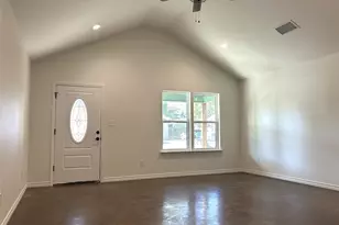 405 S 6th St, Grandview, TX 76050 - Photo 3