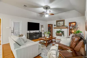 2024 Spinnaker Ln, Azle, TX 76020 - Photo 9