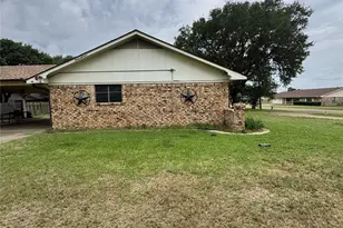 636 E Kempner St, Mabank, TX 75147 - Photo 7