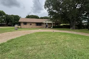 636 E Kempner St, Mabank, TX 75147 - Photo 5