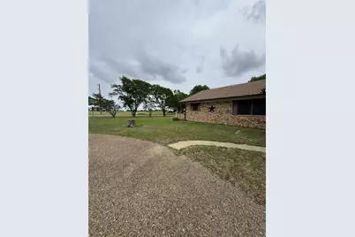 636 E Kempner Street, Mabank, TX 75147 - Photo 3