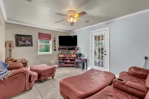 412 Douglas St, Burleson, TX 76028 - Photo 5