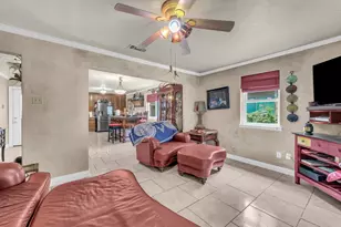 412 Douglas St, Burleson, TX 76028 - Photo 9