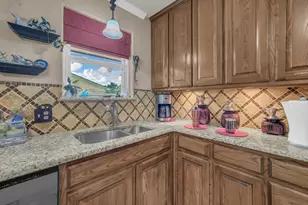 412 Douglas St, Burleson, TX 76028 - Photo 13
