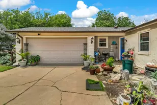 412 Douglas St, Burleson, TX 76028 - Photo 3