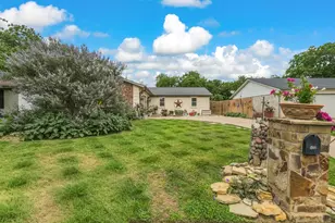 412 Douglas St, Burleson, TX 76028 - Photo 33