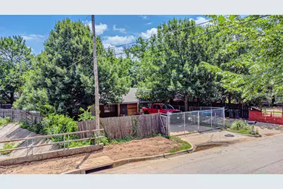 605 N Pecan Street #A & B, Arlington, TX 76011 - Photo 1