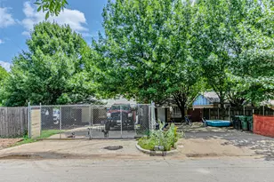 605 N Pecan St, Arlington, TX 76011 - Photo 1