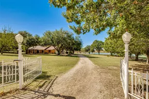 5547 Woodland Hills Dr, Denton, TX 76208 - Photo 3