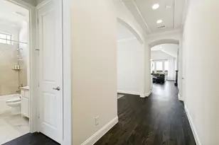 7906 Gulfstream Ln, Irving, TX 75063 - Photo 7