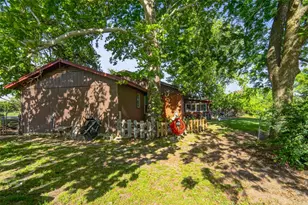 615 W N St, Blossom, TX 75416 - Photo 31