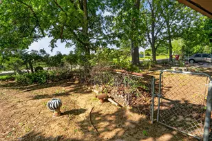 615 W N St, Blossom, TX 75416 - Photo 29