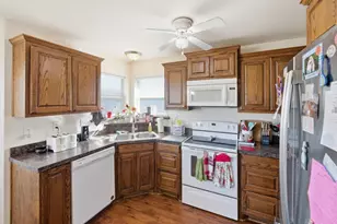 121 Joyce St, Whitney, TX 76692 - Photo 5