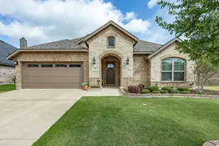 135 Crockett Dr, Waxahachie, TX 75165 - Photo 1