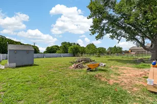 225 Cobb Ave, Van Alstyne, TX 75495 - Photo 15