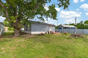 225 Cobb Ave, Van Alstyne, TX 75495 - Photo 17