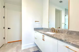 8546 Glencrest Ln, Dallas, TX 75209 - Photo 23