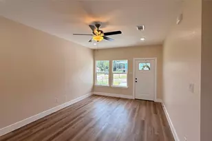 2619 Creekview Dr, Granbury, TX 76048 - Photo 5