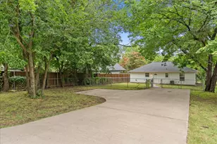 404 W Day St, Denison, TX 75020 - Photo 21