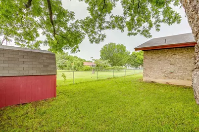 709 N Avenue B, Springtown, TX 76082 - Photo 31