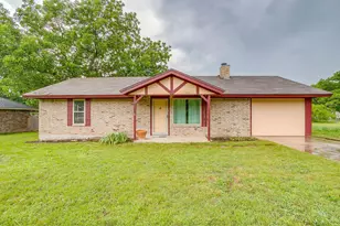 709 N Ave B, Springtown, TX 76082 - Photo 1