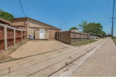 7305 Pineberry Road, Dallas, TX 75249 - Photo 25