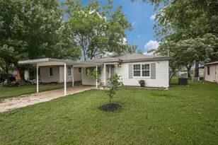 717 Small St, Bowie, TX 76230 - Photo 3