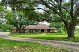 1113 Mockingbird Cir, Ennis, TX 75119 - Photo 1