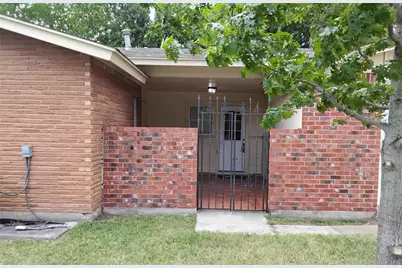 423 Columbia Circle, Irving, TX 75062 - Photo 7